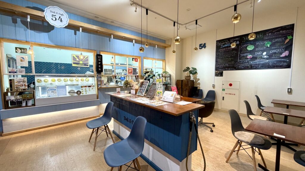 Deli&Cafe54のカウンター席