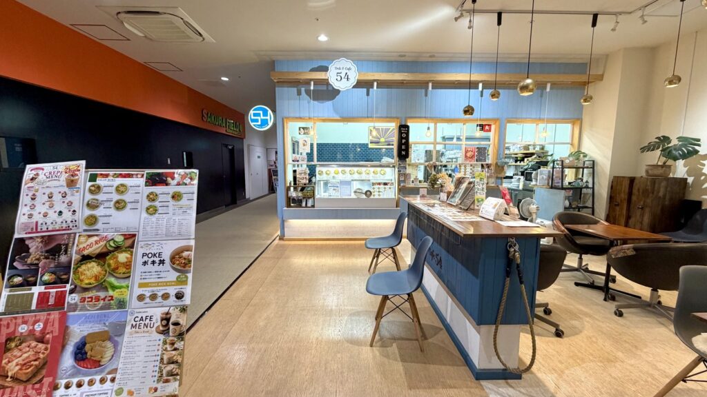 Deli&Cafe54(さくらモール羽村2階)の店頭
