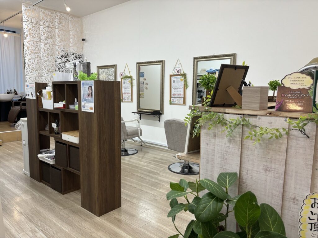 ヘアカラー専門店 Lis.の店内。セット面5席