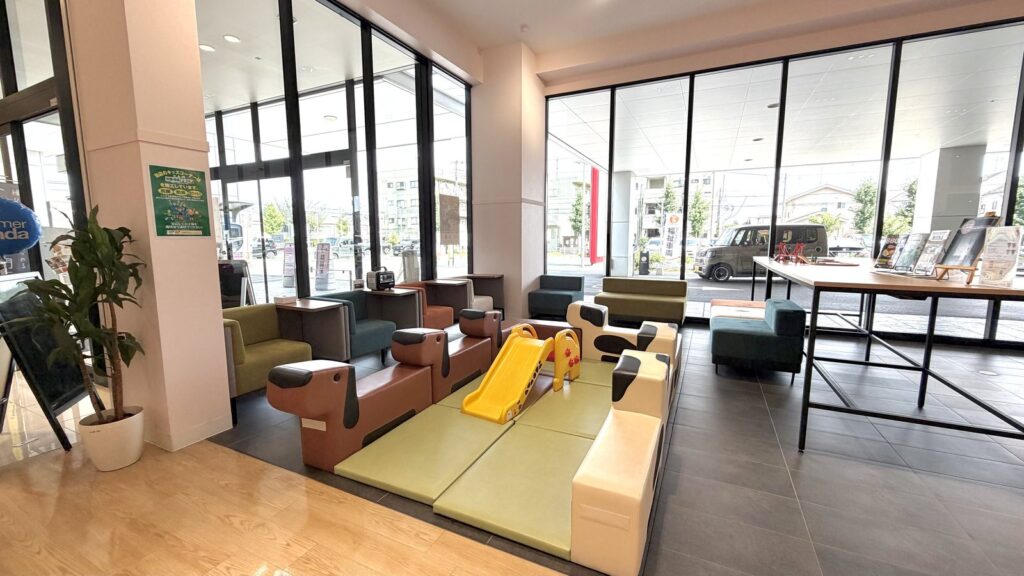 さくらモール羽村の館内ラウンジ
